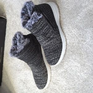 Size 10 (Fits wide) NOVALON "sneaker/boots)